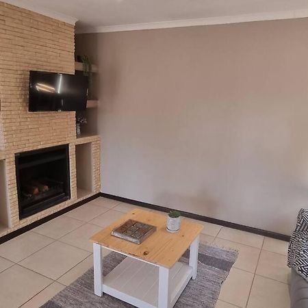 Spacious Cottage Mount Road Extérieur photo